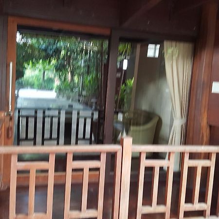 Ruean Mai Chai Khlong Amphawa Bagian luar foto