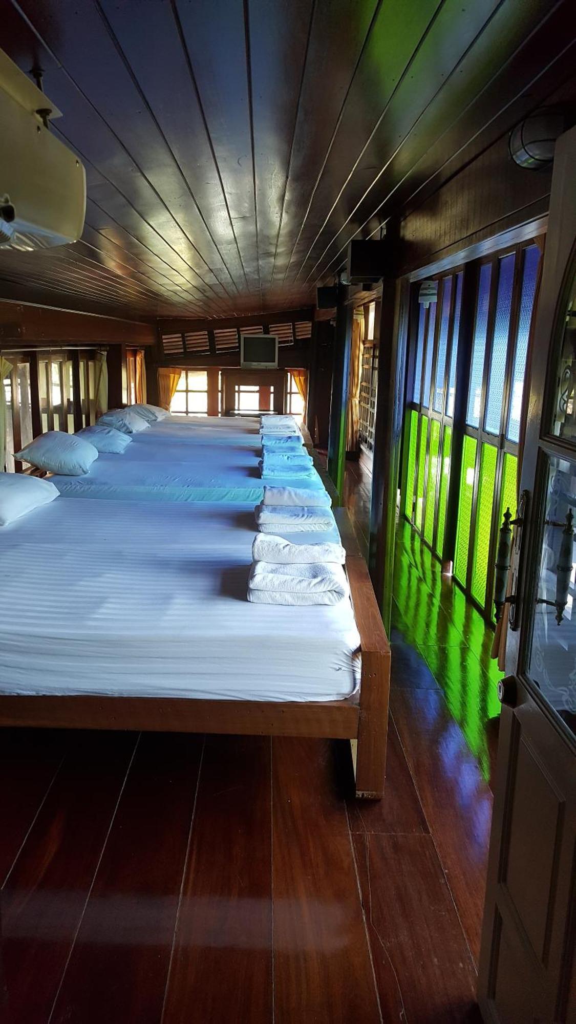 Ruean Mai Chai Khlong Amphawa Bagian luar foto