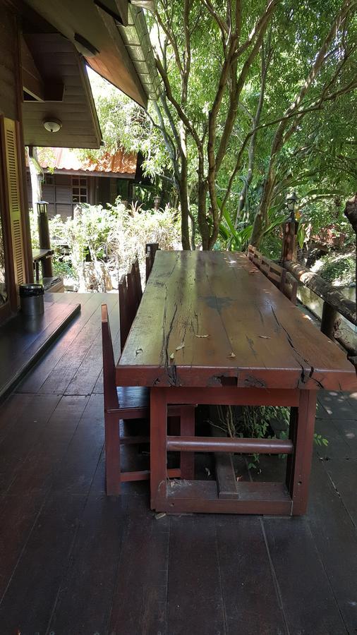 Ruean Mai Chai Khlong Amphawa Bagian luar foto