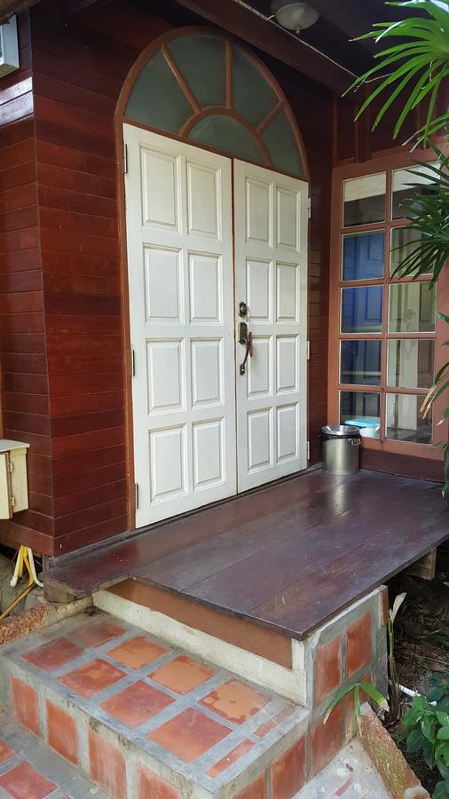 Ruean Mai Chai Khlong Amphawa Bagian luar foto