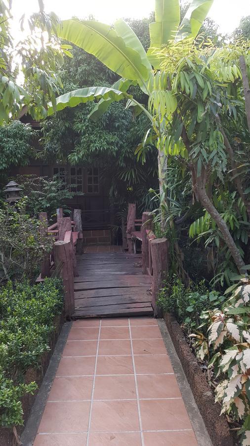 Ruean Mai Chai Khlong Amphawa Bagian luar foto