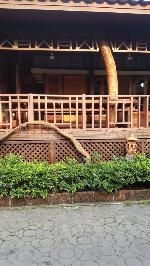 Ruean Mai Chai Khlong Amphawa Bagian luar foto