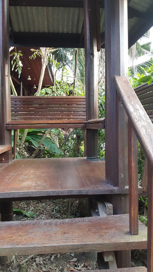 Ruean Mai Chai Khlong Amphawa Bagian luar foto