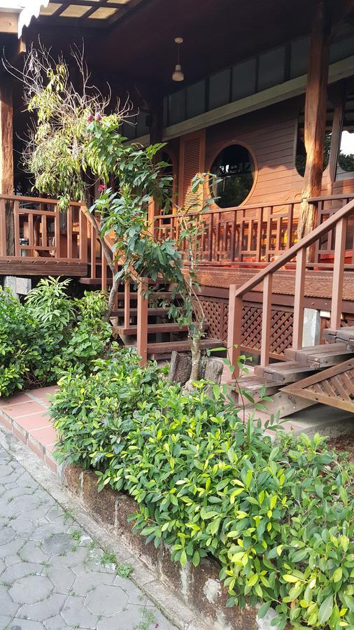 Ruean Mai Chai Khlong Amphawa Bagian luar foto