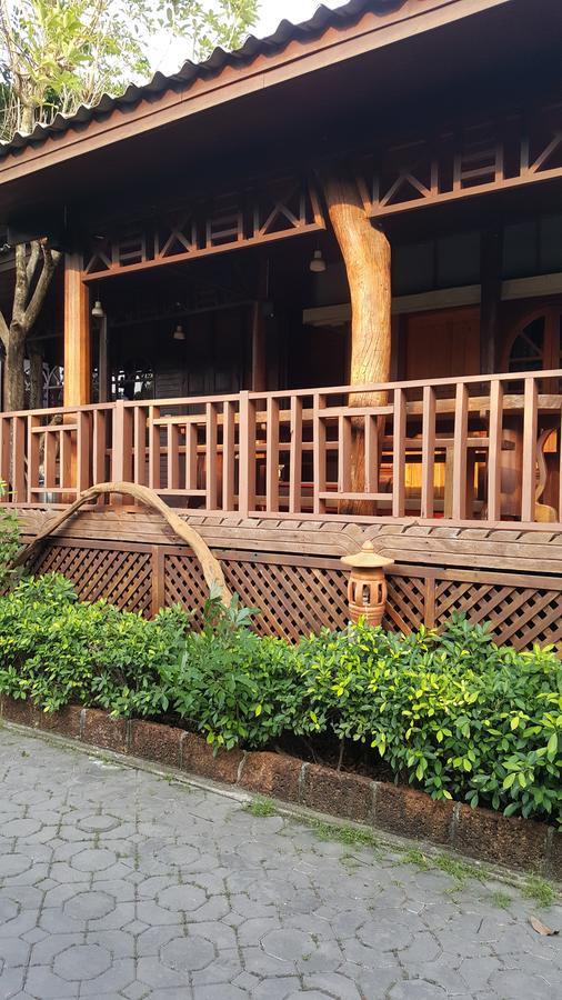 Ruean Mai Chai Khlong Amphawa Bagian luar foto