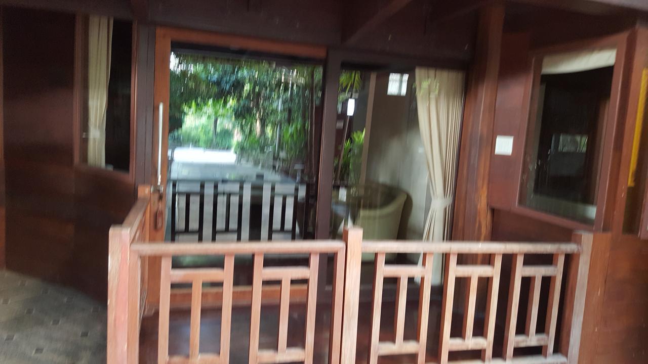 Ruean Mai Chai Khlong Amphawa Bagian luar foto
