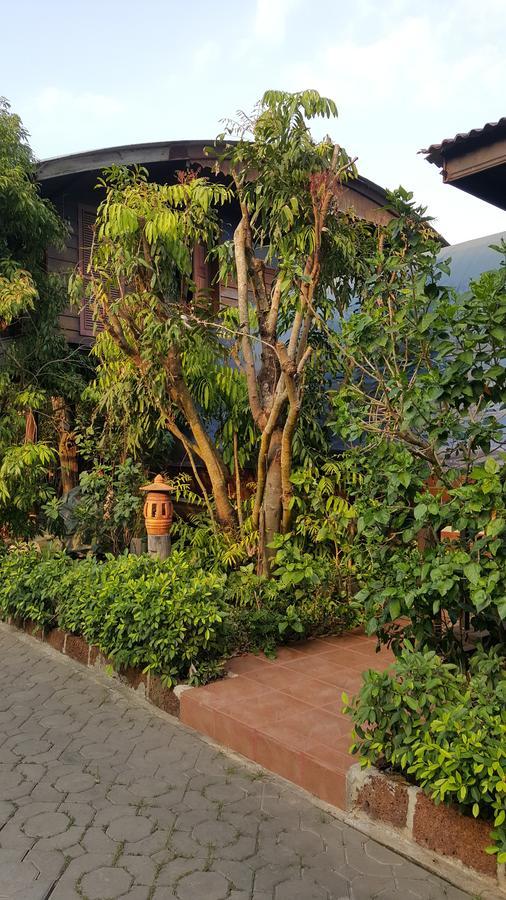 Ruean Mai Chai Khlong Amphawa Bagian luar foto