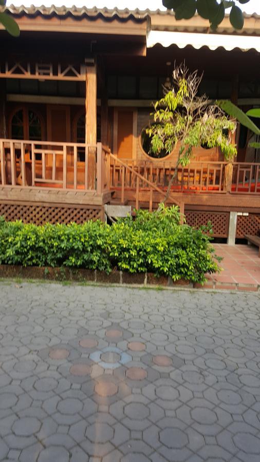 Ruean Mai Chai Khlong Amphawa Bagian luar foto