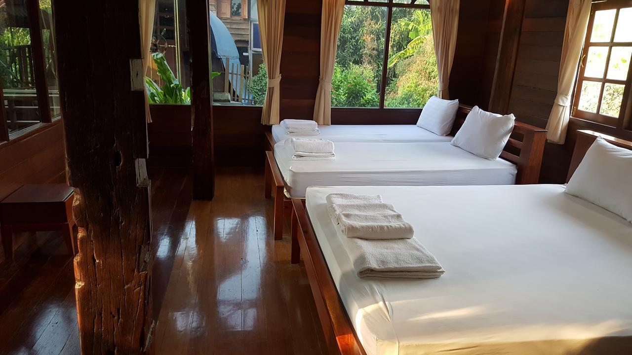 Ruean Mai Chai Khlong Amphawa Bagian luar foto