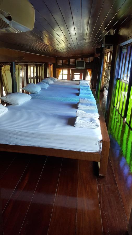 Ruean Mai Chai Khlong Amphawa Bagian luar foto