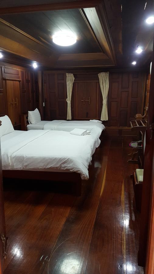 Ruean Mai Chai Khlong Amphawa Bagian luar foto
