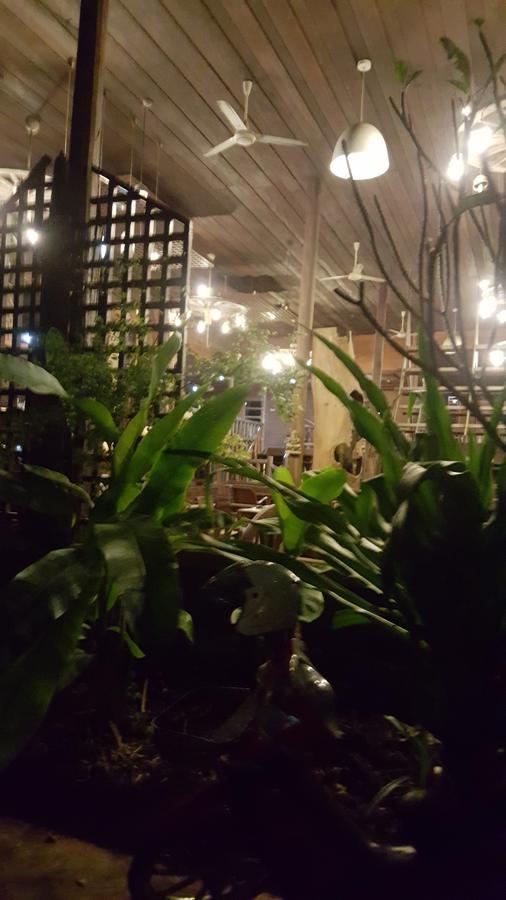 Ruean Mai Chai Khlong Amphawa Bagian luar foto