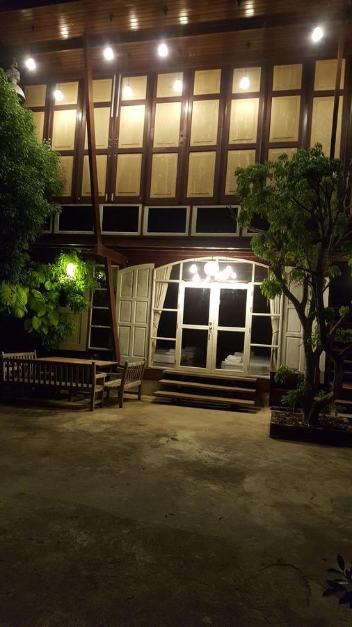 Ruean Mai Chai Khlong Amphawa Bagian luar foto