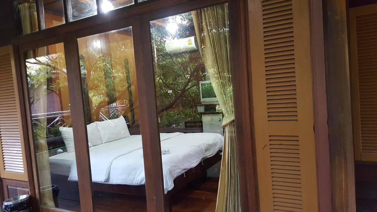 Ruean Mai Chai Khlong Amphawa Bagian luar foto