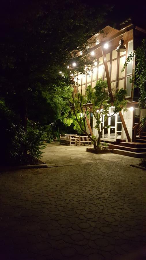 Ruean Mai Chai Khlong Amphawa Bagian luar foto