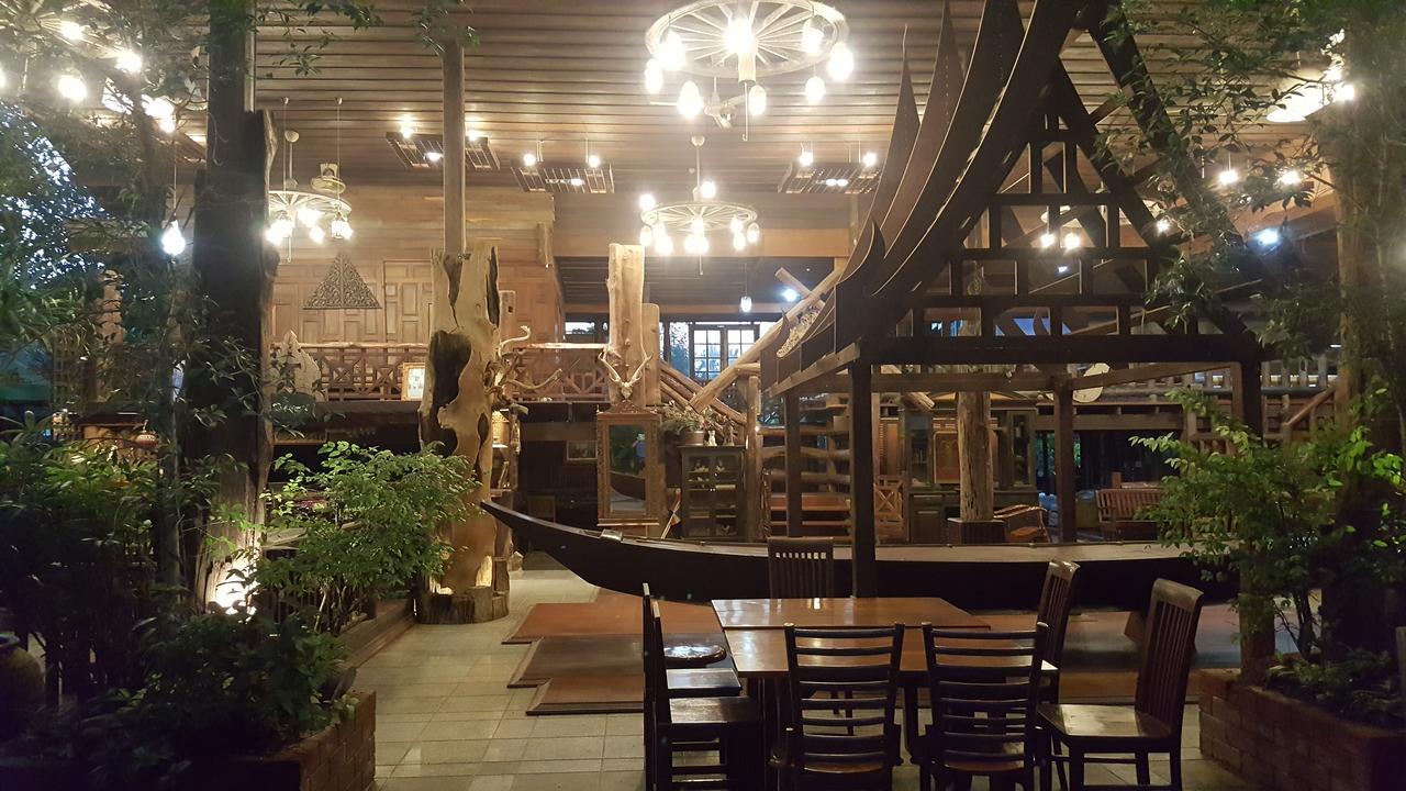 Ruean Mai Chai Khlong Amphawa Bagian luar foto